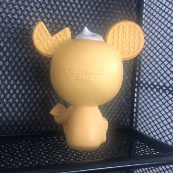 Tokidoki Wafflelina blind box figure - Picture 2 of 2